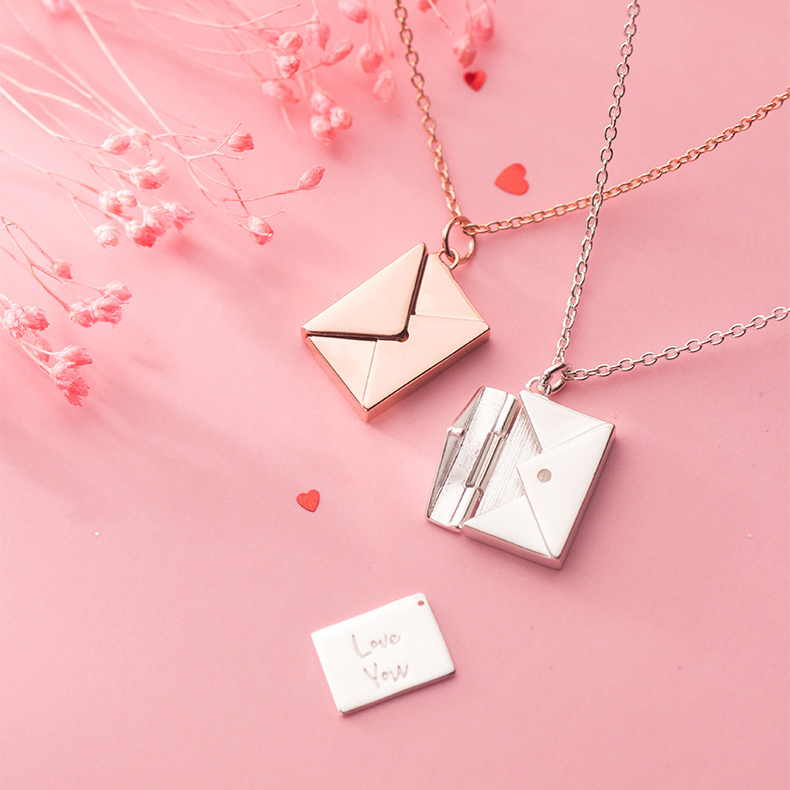 Silver Necklace Women Envelope Lover Letter Pendant Best Gifts For Gir
 Overview:
 
 This envelop necklace is suitable for any occasion, wedding, party, party, birthday, travel and everyday life.Can match any dress, T-shirt, shirt, drehallowen giftsMy Tech AddictMy Tech Addict