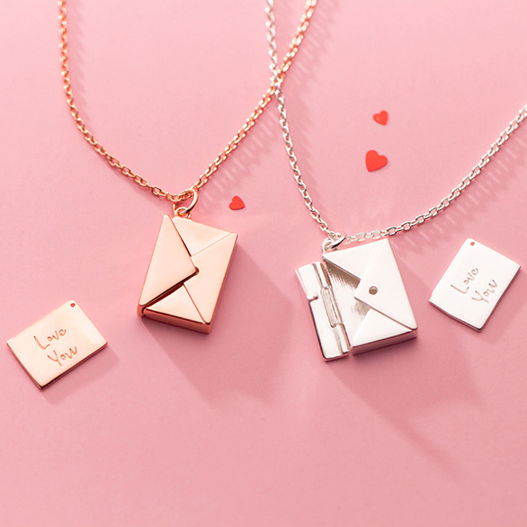 Silver Necklace Women Envelope Lover Letter Pendant Best Gifts For Gir
 Overview:
 
 This envelop necklace is suitable for any occasion, wedding, party, party, birthday, travel and everyday life.Can match any dress, T-shirt, shirt, drehallowen giftsMy Tech AddictMy Tech Addict