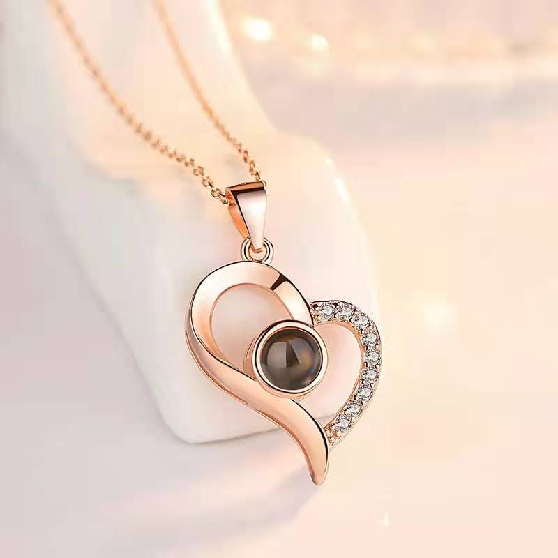 2023 Hot Valentine's Day Gifts Metal Rose Jewelry Gift Box Necklace Fo
 Overview:
 
 100% new design and high quality
 
 Must-have for fashion women
 
 Have a beautiful appearance
 
 
 Specifications:

Necklace：

 Style: ethnic
 
 Matehallowen giftsMy Tech AddictMy Tech Addict