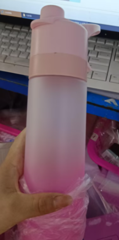Spray Water Bottle For Girls Outdoor Sport Fitness Water Cup Large Capacity Spray Bottle Drinkware Travel Bottles Kitchen Gadgets